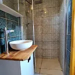 Alley Tiny House Villa *
