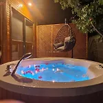 Alley Tiny House Vila