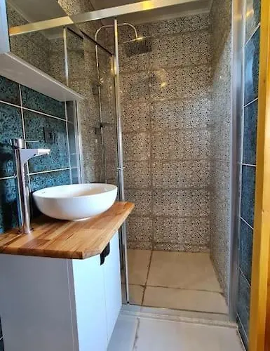 Alley Tiny House Villa *