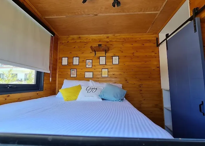 Alley Tiny House Villa *
