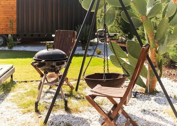 Alley Tiny House Villa *